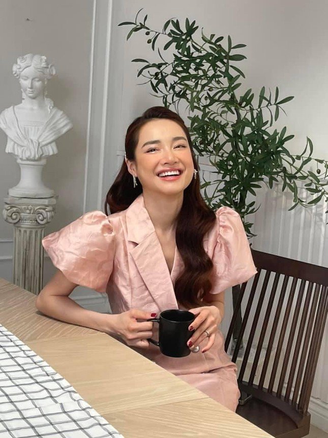 Dù chỉ nặng 42-43kg nhưng Nhã Phương luôn cảm thấy bản thân quá béo.