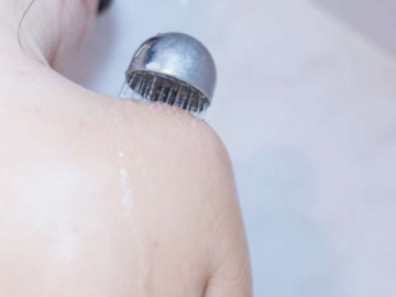 Người phụ nữ tắm 10 lần/ngày, hôm sau người nhà phát hiện chuyện động trời trong phòng ngủ