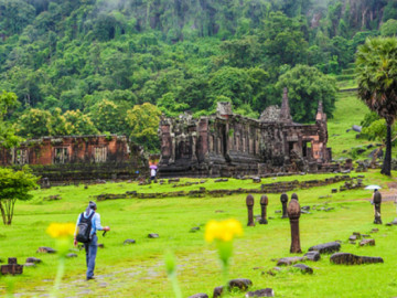 Kì vĩ ngôi đền đá cổ dưới chân núi Linga xứ Vạn đảo