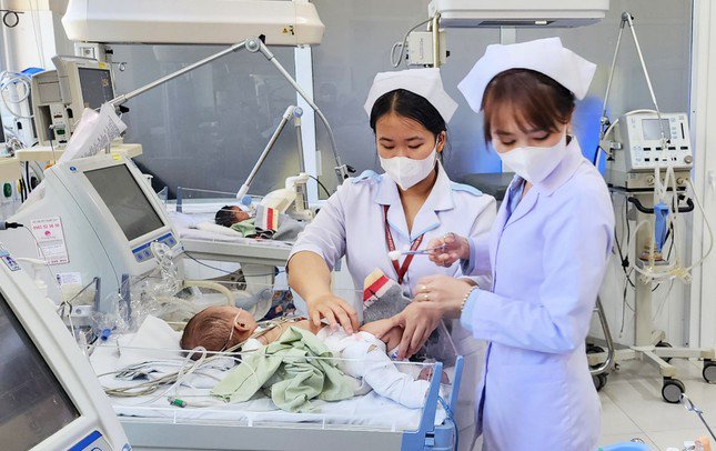 Cháu C. đang được điều trị tại Bệnh viện đa khoa Lâm Đồng.