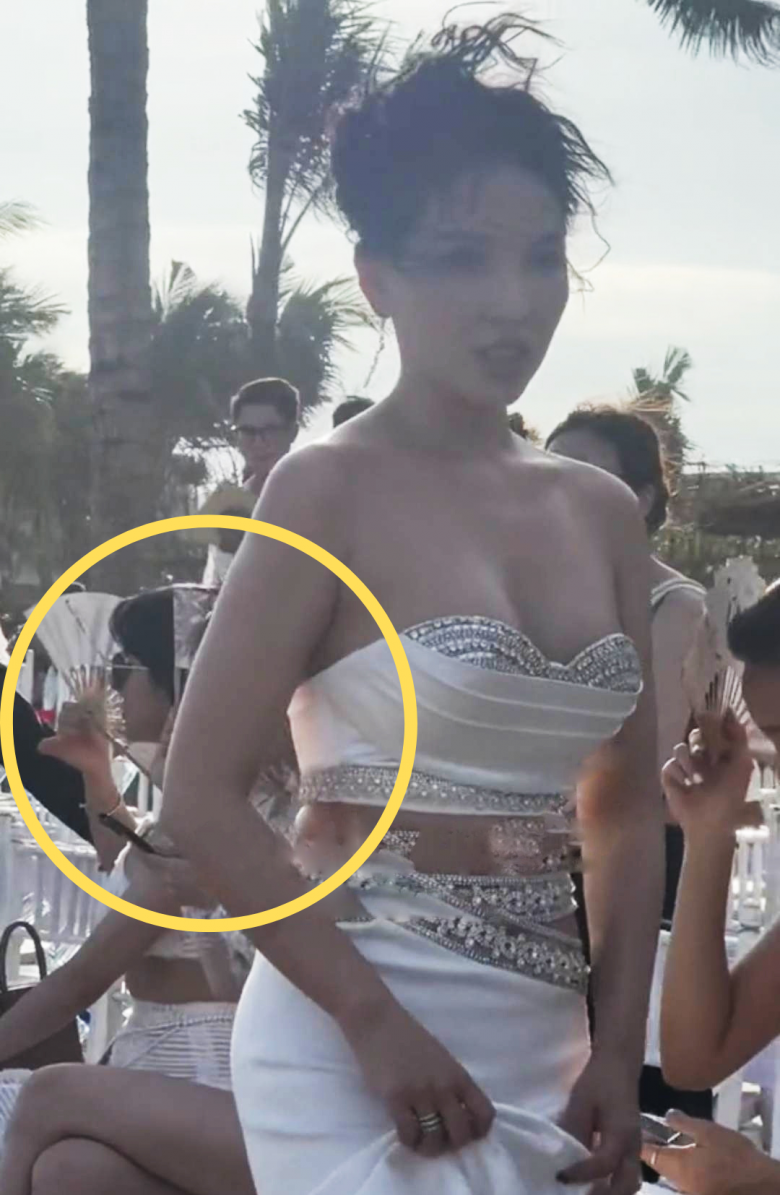 Thái độ dửng dưng của mẹ bỉm 2 con trước tình địch khiến dân tình chú ý.