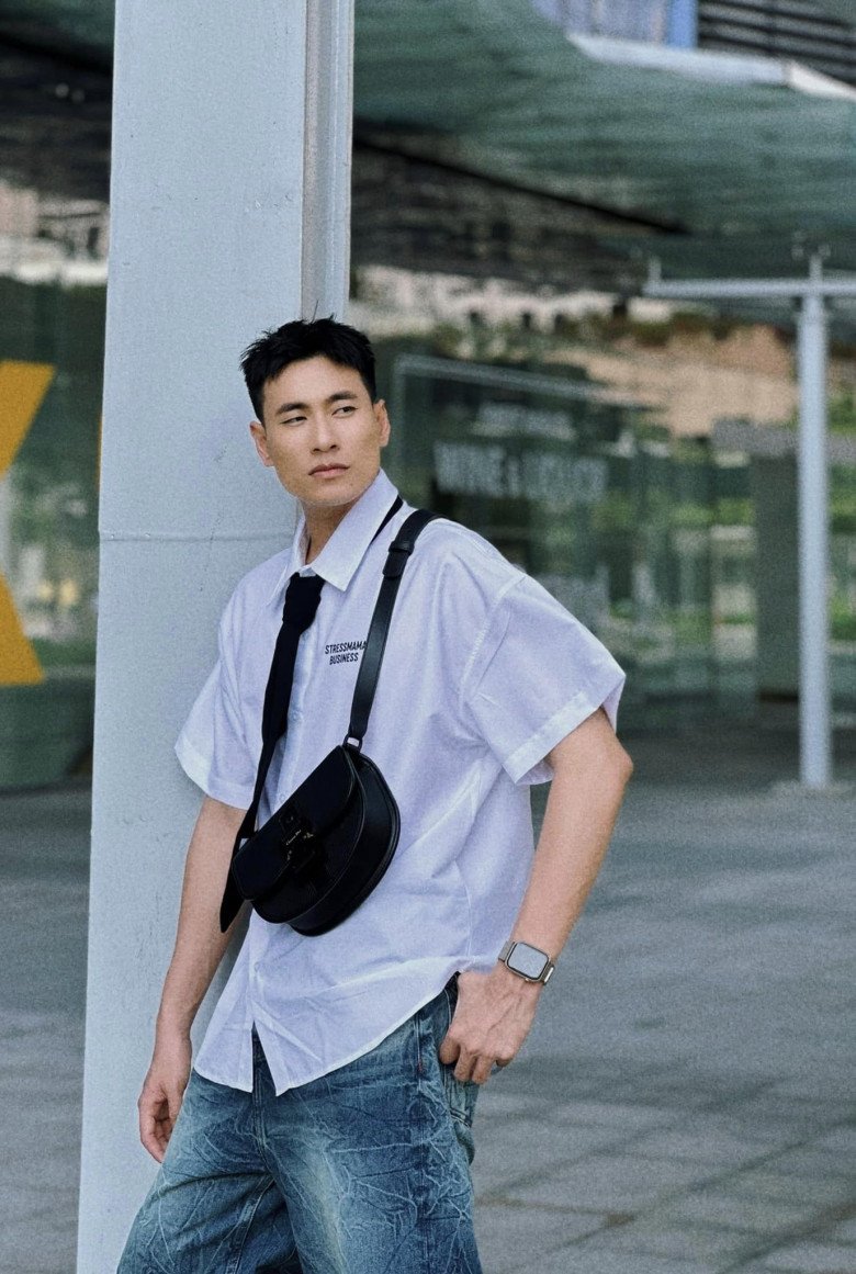 Thời gian gần đây, Kiều Minh Tuấn thường xuyên được khen trẻ trung, lão hóa ngược.