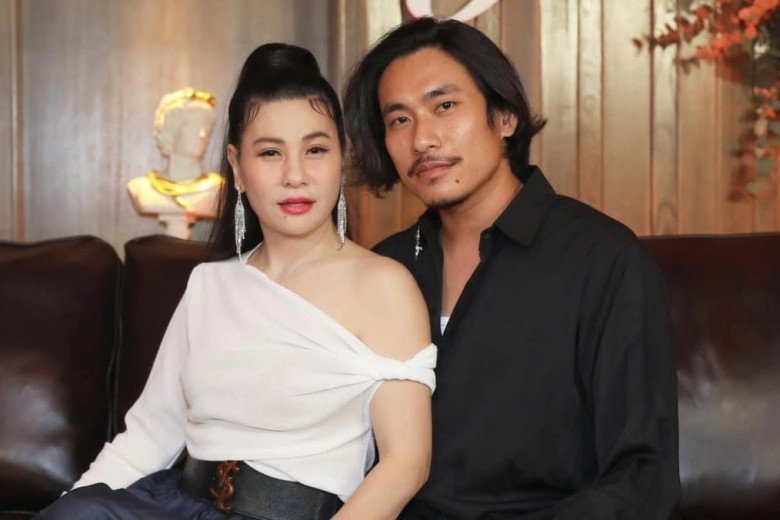 Hậu chia tay, Kiều Minh Tuấn giữ im lặng, Cát Phượng thỉnh thoảng nhắc tên người cũ.