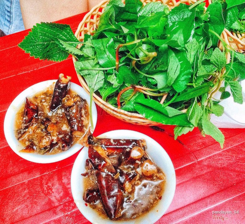 Món ăn vặt xa xỉ nhất Quảng Ninh, 50.000 đồng được 1 bát bé xíu nhưng vẫn đông khách nườm nượp - 1