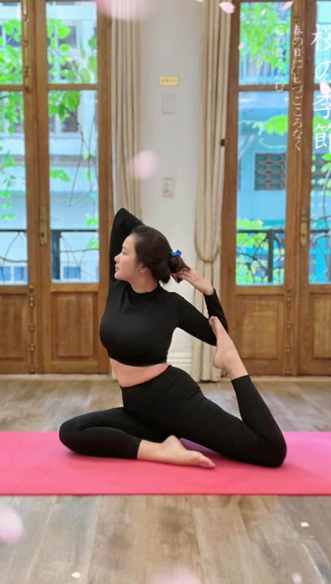 Để có được vóc dáng hiện tại, người đẹp không chỉ tốn công sức, mồ hôi mà còn phải đổ không ít tiền.