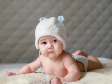 Chồng đặt tên con theo tên diễn viên nhưng nhân viên hộ khẩu ghi nhầm, vợ đọc xong quyết không đổi lại