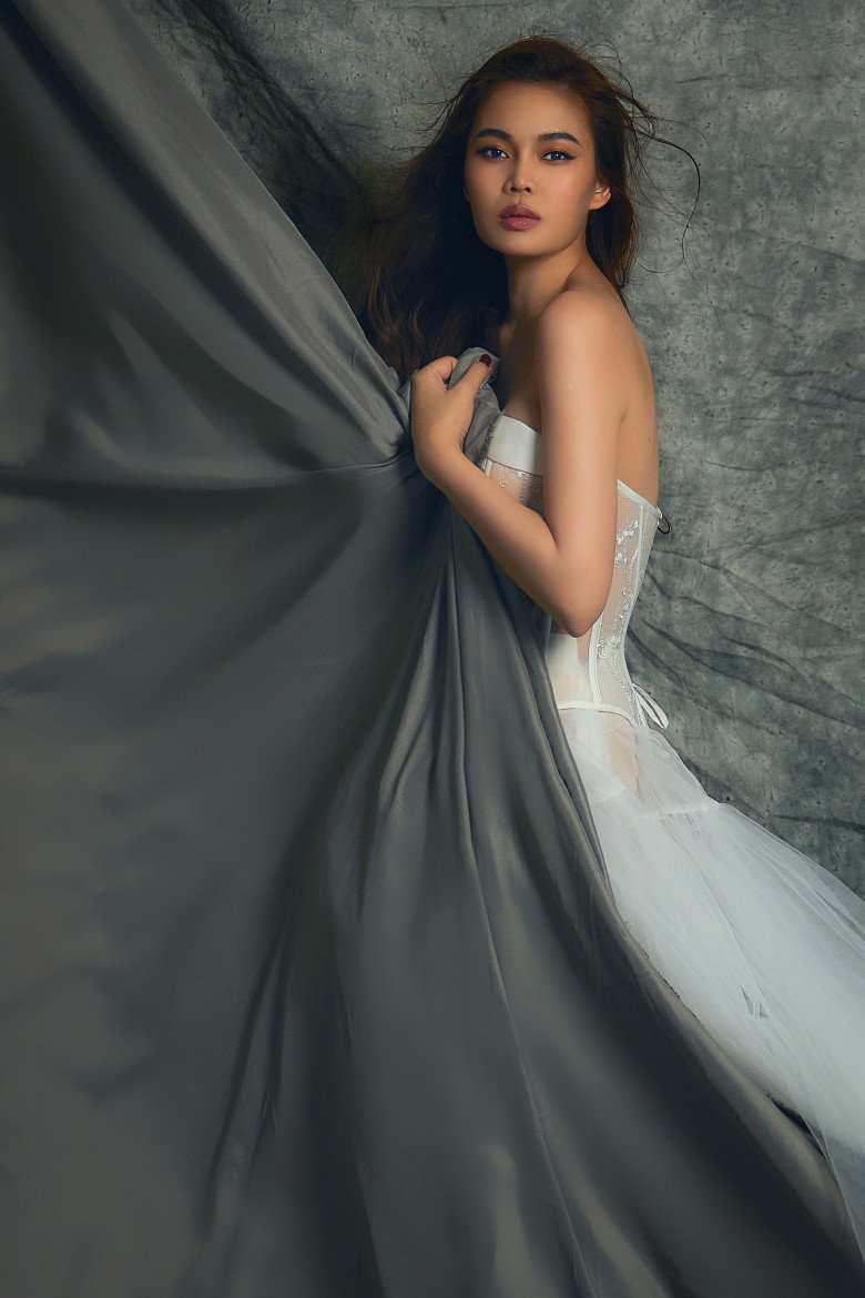 Trước những ý kiến so sánh, cho rằng một số ca sĩ hiện nay không được đánh giá cao về giọng hát nhưng lại nổi tiếng hơn, xuất hiện dày đặc trên truyền thông, Giang Hồng Ngọc thừa nhận cô còn thiếu chút may mắn.