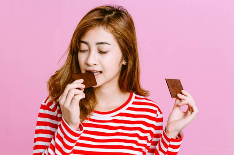 Nhưng nghiên cứu cho thấy những phụ nữ ăn sô cô la thực sự có thể ít quan tâm đến tình dục hơn những phụ nữ không ăn.
