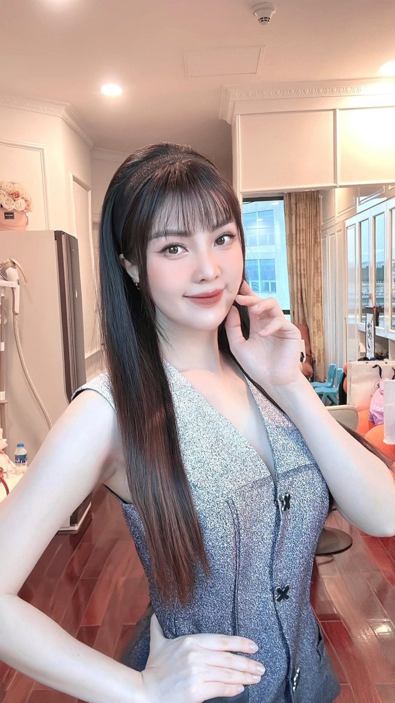 Không chỉ xinh đẹp, giỏi giang, nữ MC còn có cuộc sống sung túc.