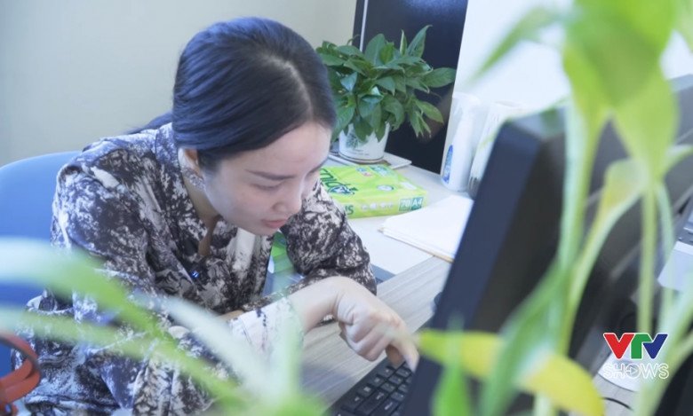 Nữ BTV VTV là đại gia của vợ NSND Công Lý: Lộ ảnh đời thường, giấu chồng nhưng công khai quý tử điển trai - 7