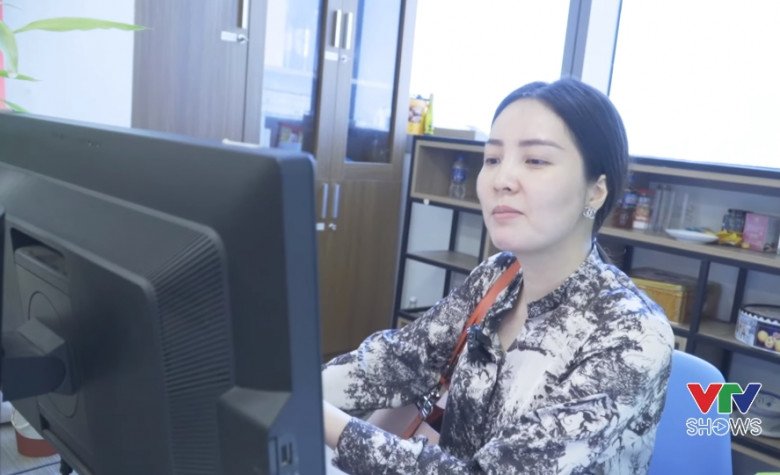 Nữ BTV VTV là đại gia của vợ NSND Công Lý: Lộ ảnh đời thường, giấu chồng nhưng công khai quý tử điển trai - 8