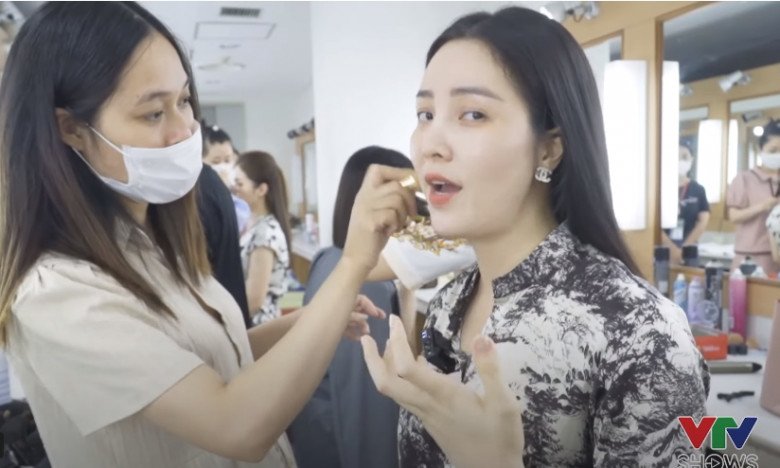 img srchttps://cdn.eva.vn/upload/2-2023/images/2023-05-24/nu-btv-vtv-la-dai-gia-cua-vo-nsnd-cong-ly-lo-anh-doi-thuong-giau-chong-nhung-cong-khai-quy-tu-dien-t-van7-1684922325-886-width780height441.jpg width660 /