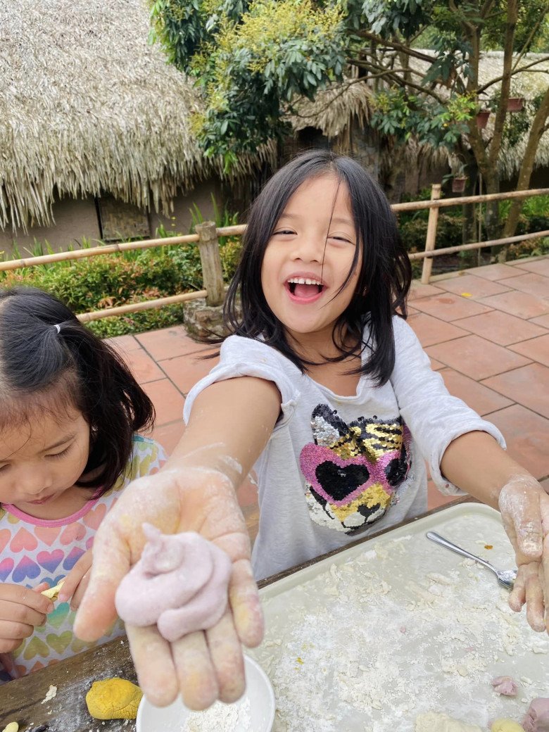  Ái nữ thứ 2 với những trò đùa đầy lém lỉnh.