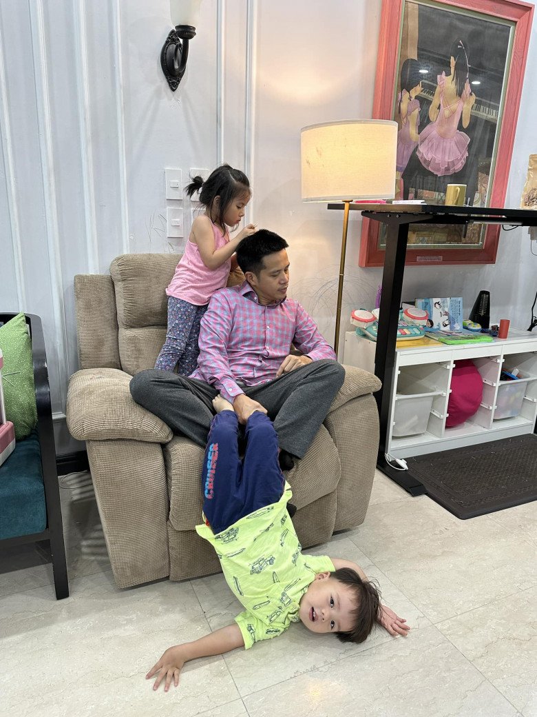 Nữ MC nhiều con nhất VTV có cuộc sống như mơ bên các con, 4 bé đều đáng yêu ngoan ngoãn gây ngưỡng mộ - 16