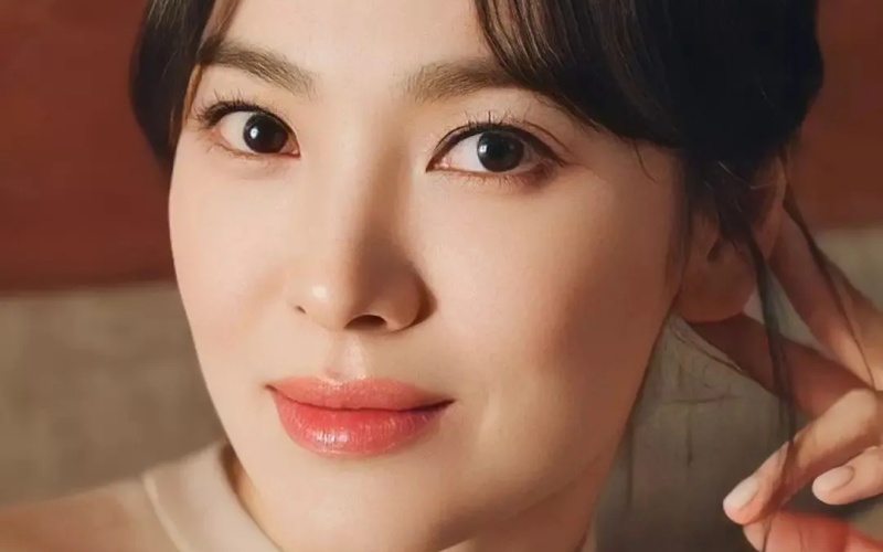 Mới đây, Song Hye Kyo đã chia sẻ lên trang cá nhân 1 đoạn video quảng cáo mới và nhanh chóng thu hút sự chú ý của netizen. Nhan sắc của chị đẹp gây sốt màn ảnh.
