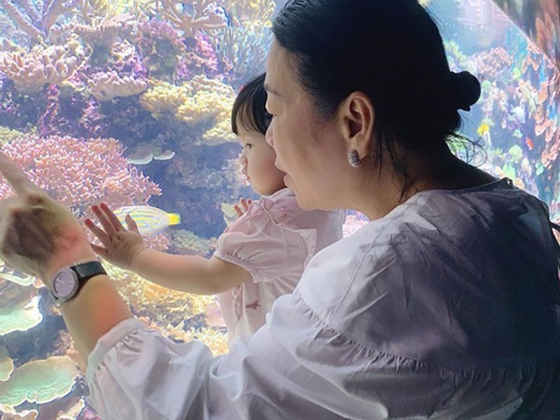 Vào năm 2019, Hoa hậu Đặng Thu Thảo khoe ảnh giản dị của mẹ chồng cùng cháu gái khiến dư luận ngưỡng mộ tình cảm
