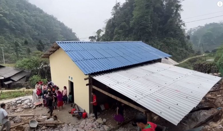 Ngôi nhà mơ ước của vợ chồng chị Vư và Mí Sình.