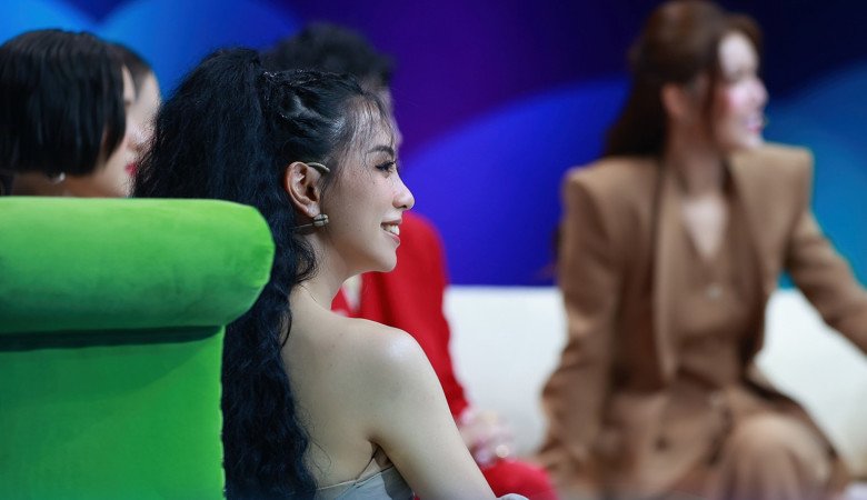 Nữ chính nhận định không có cảm xúc buồn hay oán trách đối với mối quan hệ đã qua.