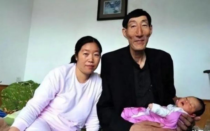 Thế nhưng bất chấp những lời khuyên đó, hai vợ chồng vẫn quyết định đánh liều một phen. Con trai của họ được đặt tên là Thiên Hựu, chào đời năm 2008 trong sự vui mừng của gia đình.
