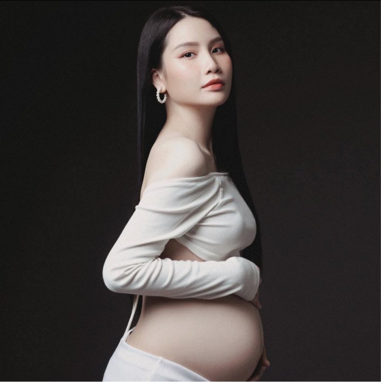 Mang bầu lần 1 là khi Thanh Trần chỉ mới 21 tuổi.