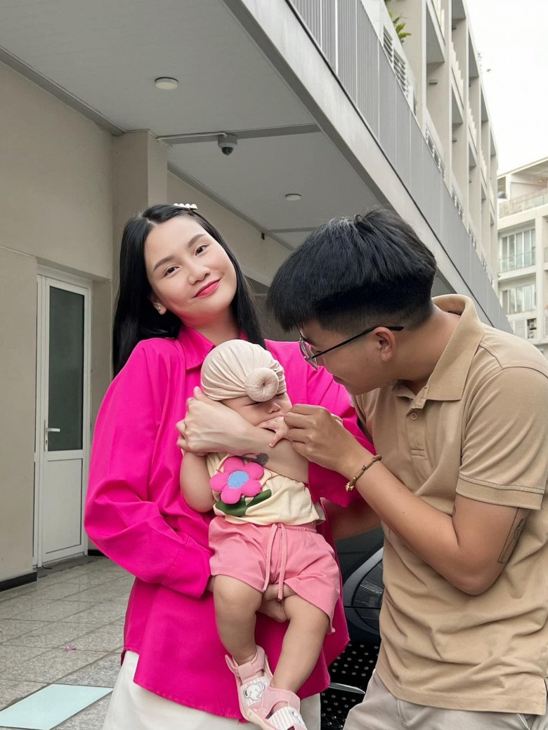 3 lần mang bầu bất thình lình nhưng vợ chồng cô rất hạnh phúc.