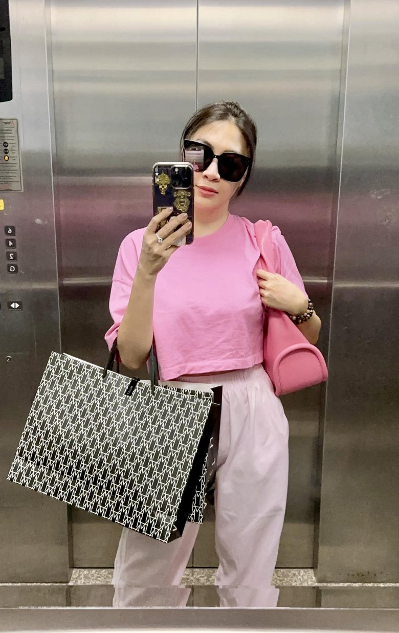 Từ khi nảy sinh mâu thuẫn với chồng cũ, Pha Lê nhiều lần có chia sẻ thể hiện sự bức xúc.