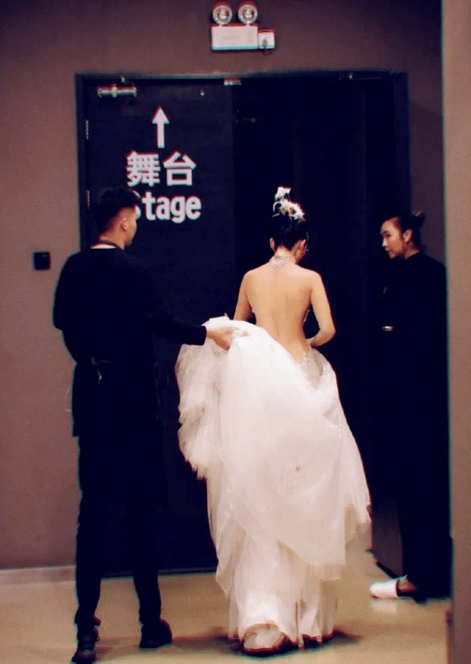 Ở tuổi trung niên, Dương Lệ Bình không chỉ trẻ đẹp mà vẫn sở hữu body đáng mơ ước.