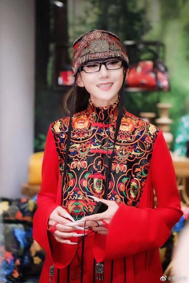 Thời quá khứ, Dương Lệ Bình từng trải qua 2 đời chồng.