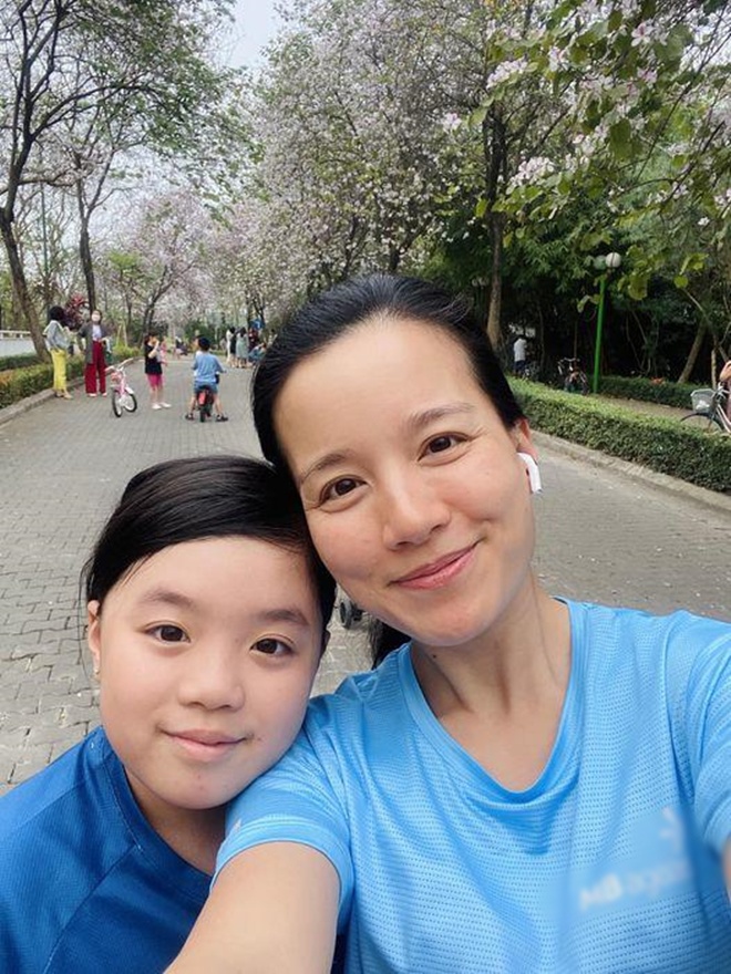 Minh Trang xúc động khi thấy con gái có suy nghĩ chín chắn và đã biết chia sẻ với mẹ.