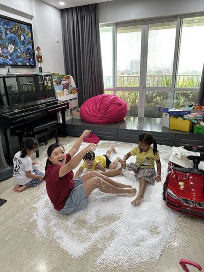Nuôi dạy 4 người con, Minh Trang có nhiều phương pháp để các bà mẹ học hỏi theo.