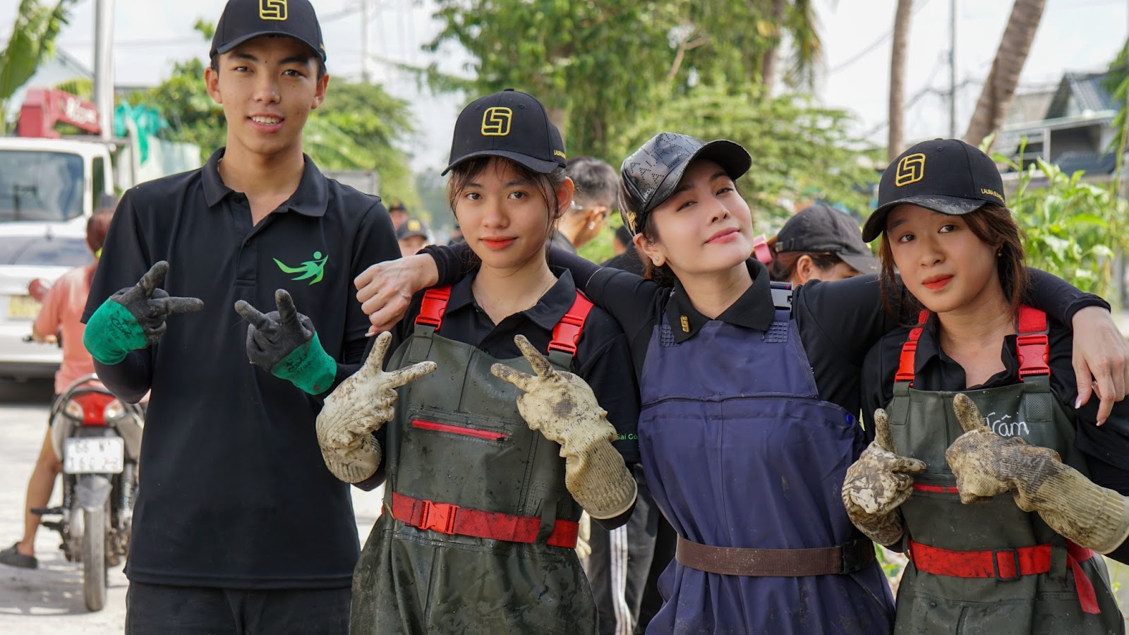 Nhật Kim Anh cùng tập thể Laura Sunshine lan tỏa hành động cao đẹp vì môi trường xanh - 1