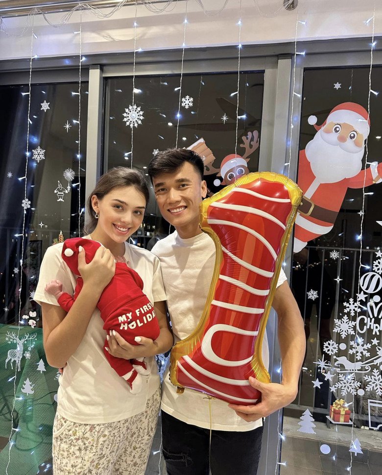 Bùi Tiến Dũng - Dianka thường xuyên chia sẻ hình ảnh đời thường của gia đình nhỏ. Tuy nhiên trước đó, cặp đôi giấu kín diện mạo của con trai.