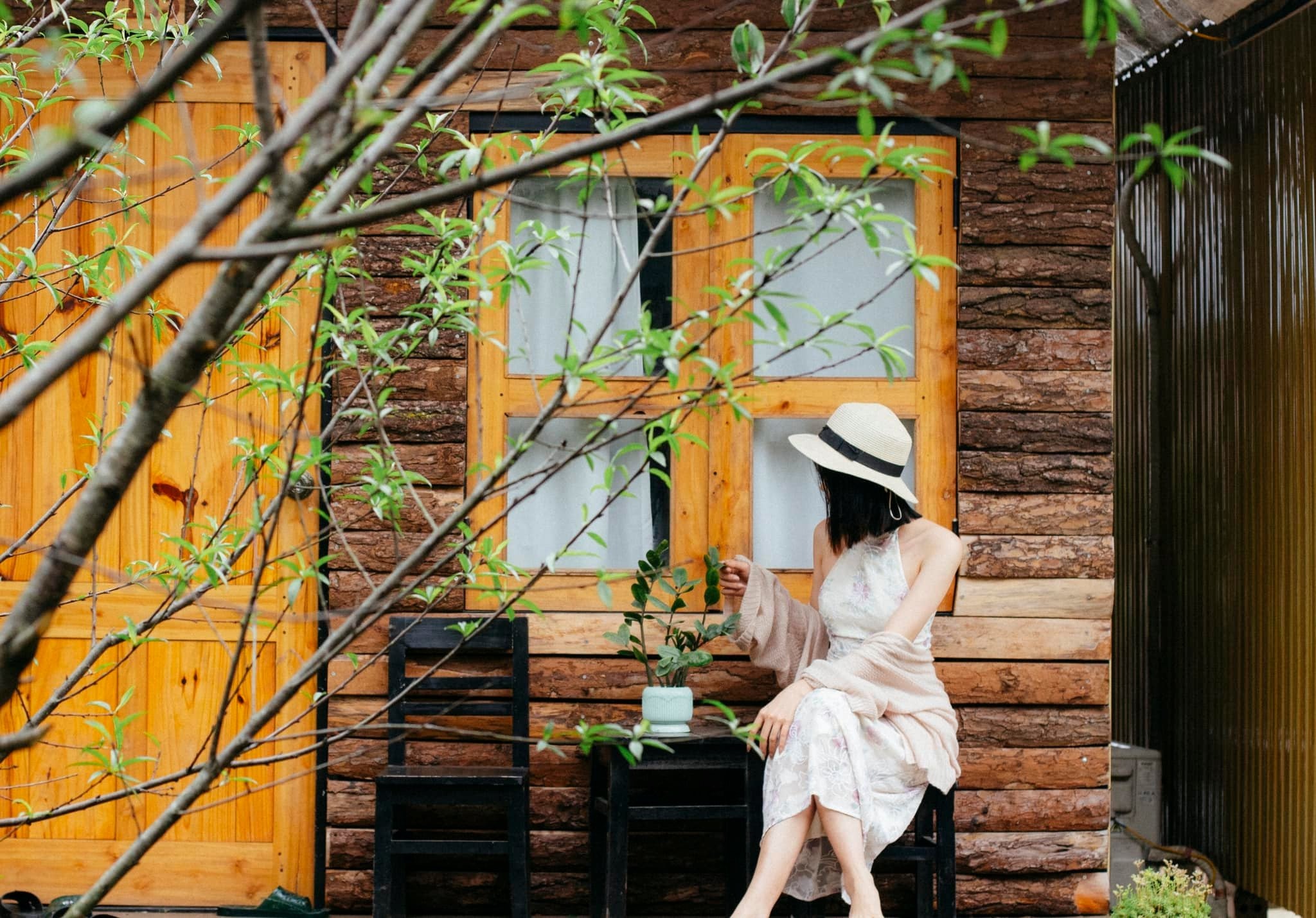 Phút tĩnh lặng ở một nơi xa.