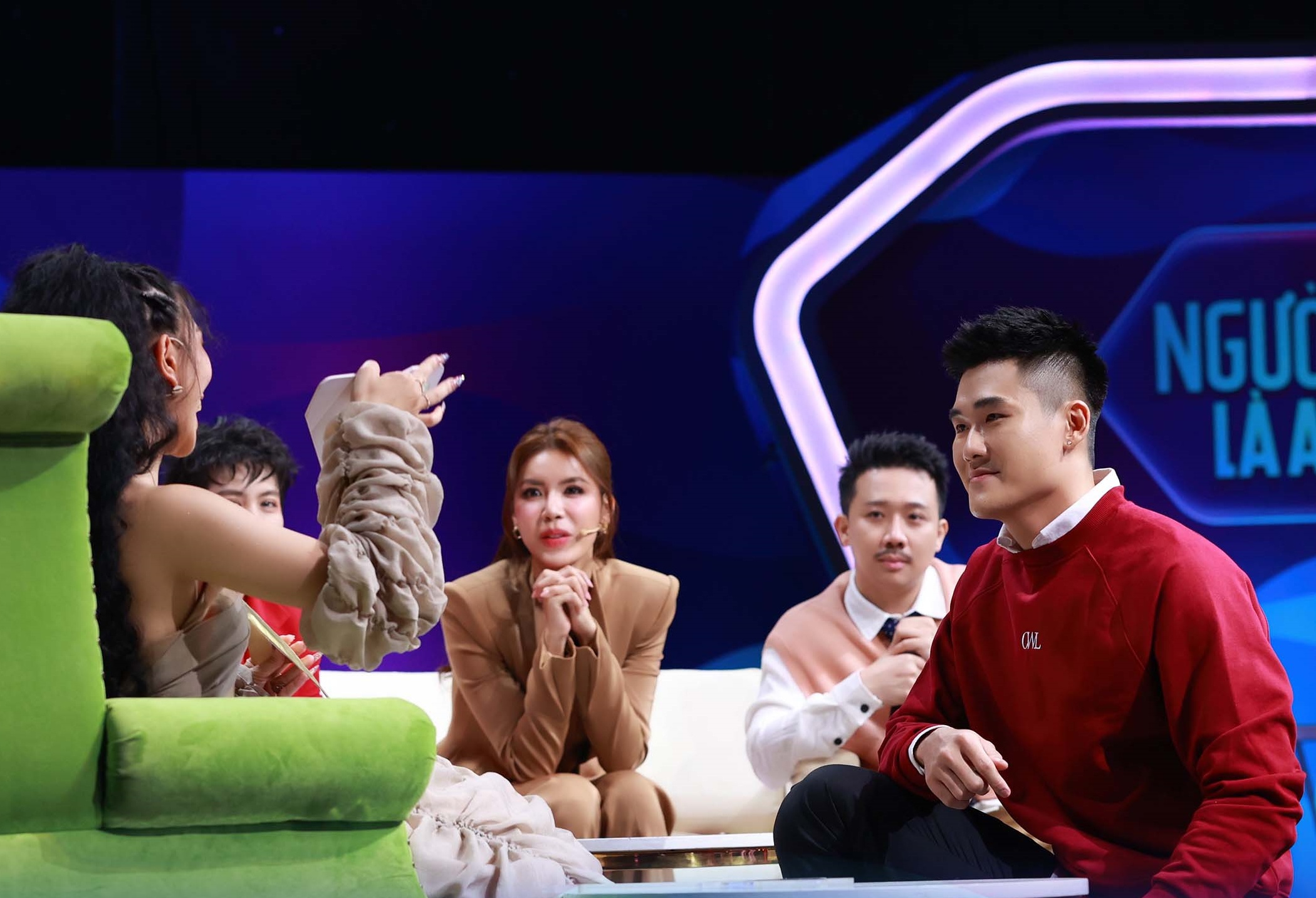 Chàng trai trẻ có màn lộ diện bất ngờ.