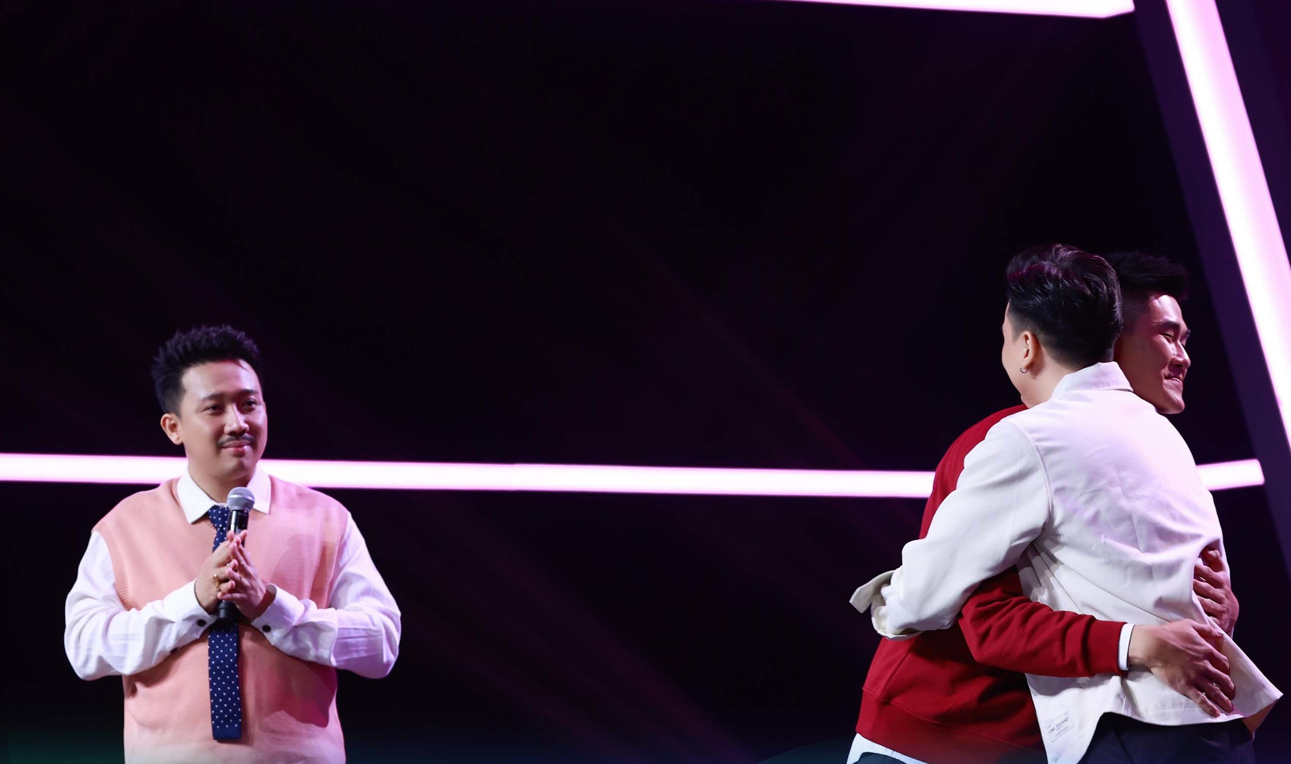 Á quân Vietnamamp;#39;s Next Top Model 1m88 quỳ gối cầu hôn vợ hơn 10 tuổi tại Người Ấy Là Ai, con gái đáng yêu amp;#34;đốn timamp;#34; - 18