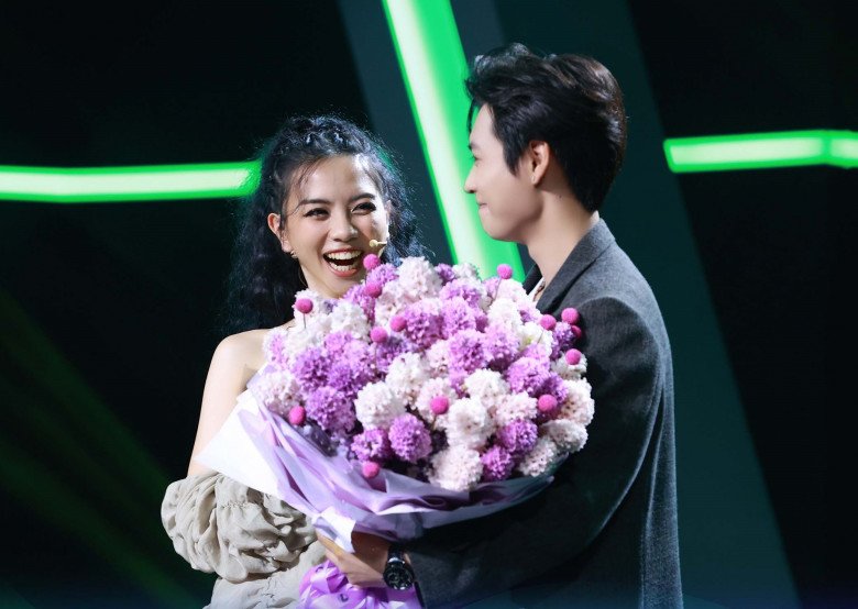 img srchttps://cdn.eva.vn/upload/2-2023/images/2023-05-27/a-quan-vietnam-next-top-model-1m88-quy-goi-cau-hon-vo-hon-10-tuoi-tai-nguoi-ay-la-ai-con-gai-dang-ye-duc-viet--34--1685120431-65-width780height881.jpg width660 /