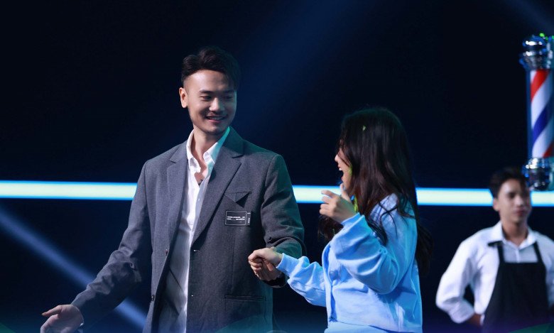 Á quân Vietnamamp;#39;s Next Top Model 1m88 quỳ gối cầu hôn vợ hơn 10 tuổi tại Người Ấy Là Ai, con gái đáng yêu amp;#34;đốn timamp;#34; - 8