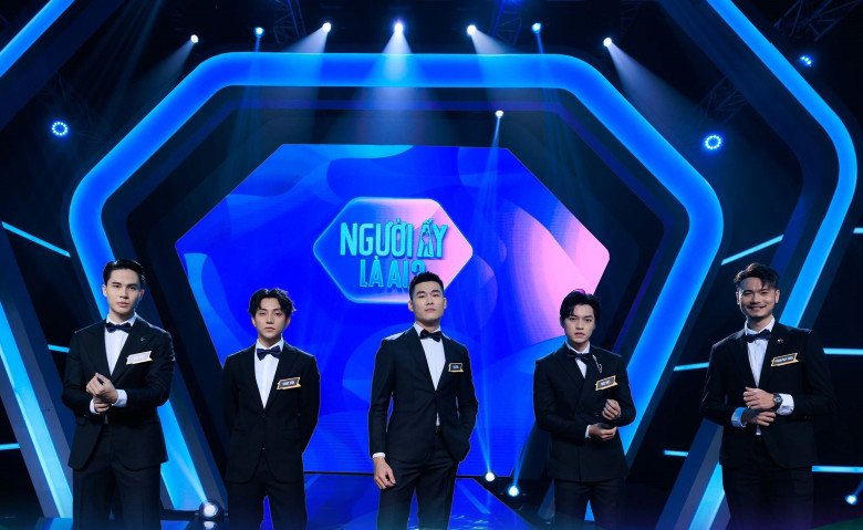 Á quân Vietnamamp;#39;s Next Top Model 1m88 quỳ gối cầu hôn vợ hơn 10 tuổi tại Người Ấy Là Ai, con gái đáng yêu amp;#34;đốn timamp;#34; - 2