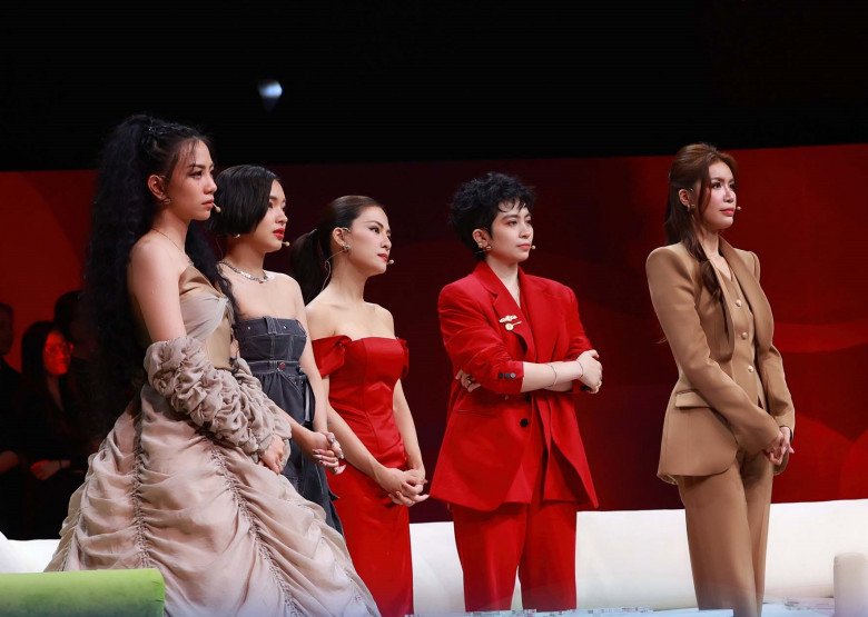 Á quân Vietnamamp;#39;s Next Top Model 1m88 quỳ gối cầu hôn vợ hơn 10 tuổi tại Người Ấy Là Ai, con gái đáng yêu amp;#34;đốn timamp;#34; - 15