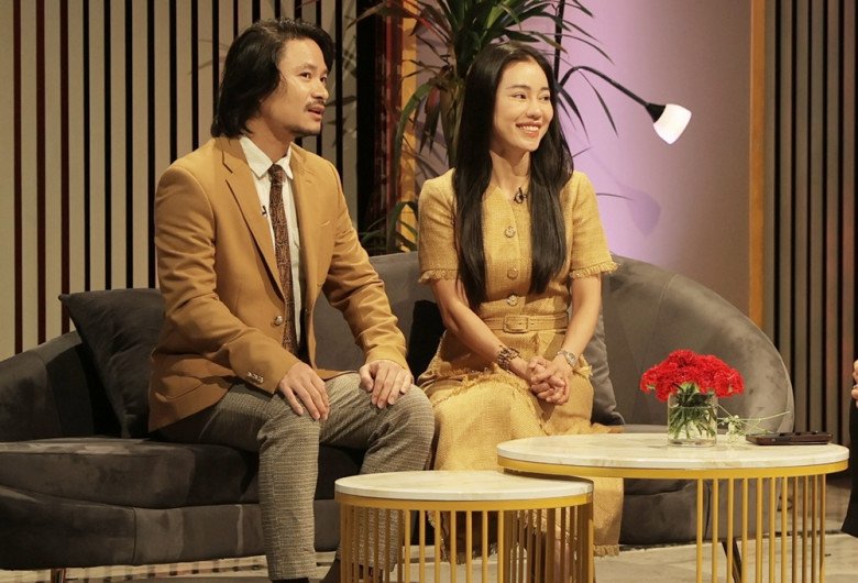 Cả hai bắt đầu là mối quan hệ giữa cô giáo với chàng học viên.