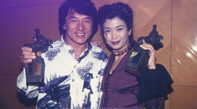 Thời quá khứ, Ngô Gia Lệ từng được Thành Long theo đuổi.