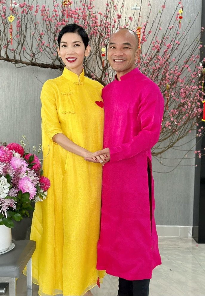  Nhiều người chúc phúc và mong đạo diễn Ngọc Lâm sẽ mang lại hạnh phúc cho Xuân Lan.