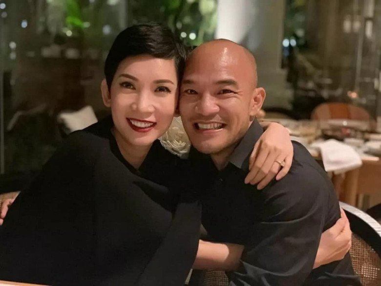  Đến hiện tại, nàng cựu siêu mẫu hạnh phúc bên chồng và con gái riêng khiến nhiều người ngưỡng mộ.