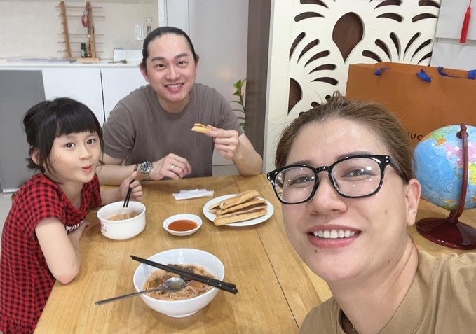 Dự kiến, vợ chồng Trang Trần sẽ ăn Tết 2024 tại Mỹ.