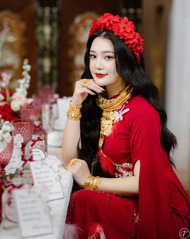 Lấy mối tình năm 17 tuổi, cô dâu Tiền Giang đeo vàng trĩu cổ trong ngày cưới - 3