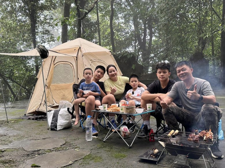 Vắng 4 cậu con trai, BTV Trần Quang Minh và vợ cụng ly với món ăn vừa mát vừa ngon đậm chất Việt Nam - 15