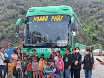 Nghỉ hè, trẻ em miền núi Nghệ An bắt xe vượt ngàn cây số vào Nam thăm cha, mẹ