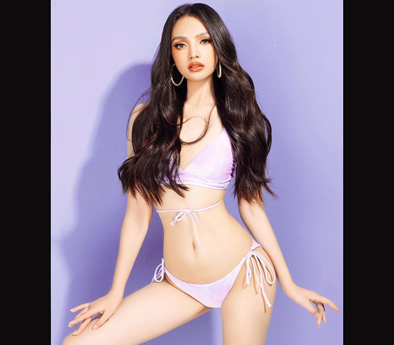 Mỹ nhân Thanh Hoá thích diện bikini cột dây ấn tượng, kiệm vải nhưng vẫn kín đáo mà không hề phản cảm. 
