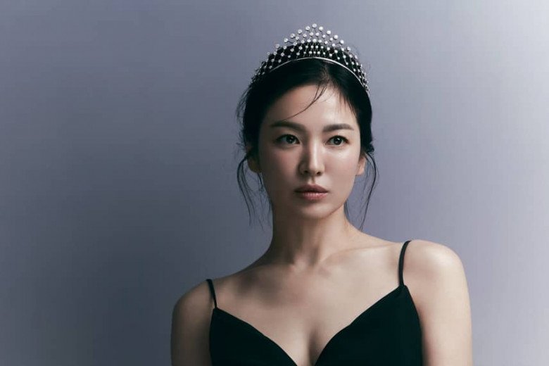 Chưa từng tham gia cuộc thi sắc đẹp nào, Song Hye Kyo vẫn có chiếc vương miện đắt giá hơn nhiều hoa hậu - 2