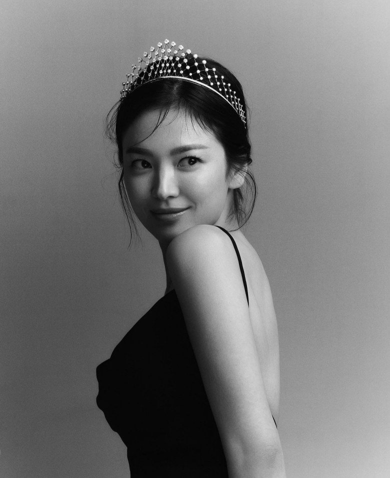 Chưa từng tham gia cuộc thi sắc đẹp nào, Song Hye Kyo vẫn có chiếc vương miện đắt giá hơn nhiều hoa hậu - 4